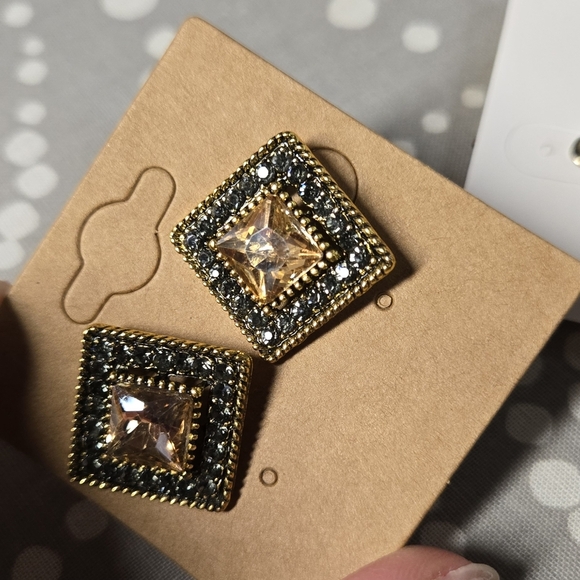 Earrings Bundle Of 2 - Picture 12 of 17